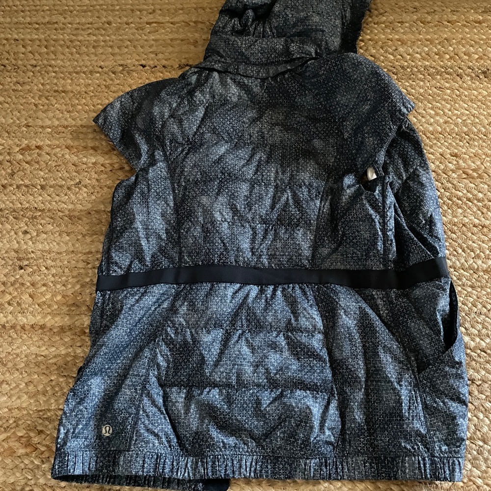 Lululemon navy printed vest